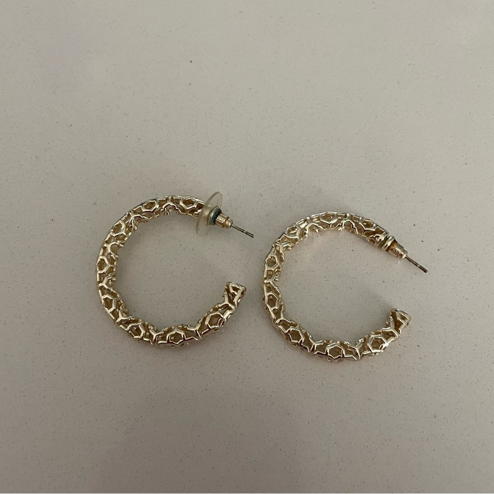 Kendra Scott Maggie Small Hoop Earrings in Gold-Plated Filigree
